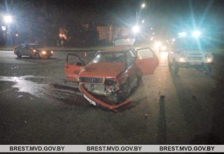 Столкновение автомобилей на перекрестке в Кобрине