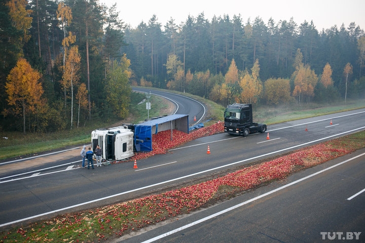 Фура с яблоками