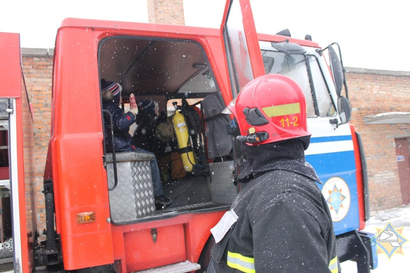Спасатели в гостях у воспитанников Кобринского детского дома