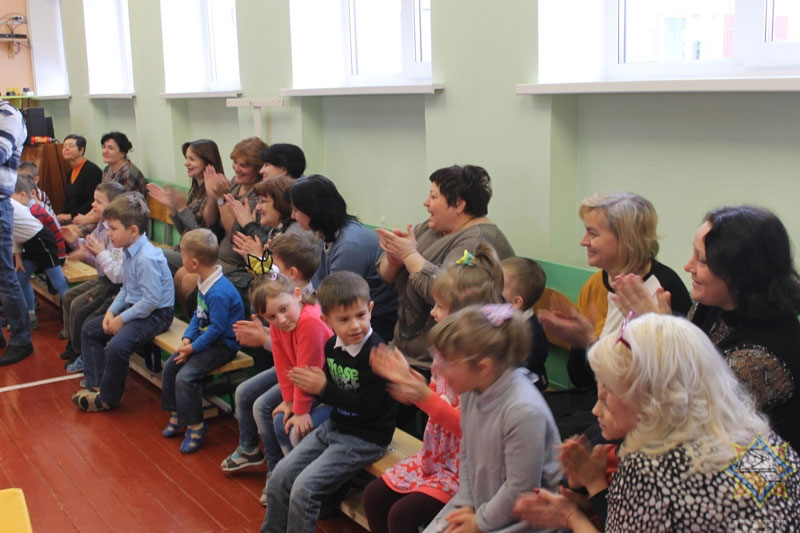 Спасатели в гостях у воспитанников Кобринского детского дома