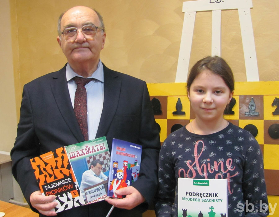 Известный шахматист, мастер ФИДЕ Степан Давыдюк презентовал в Кобрине новую книгу