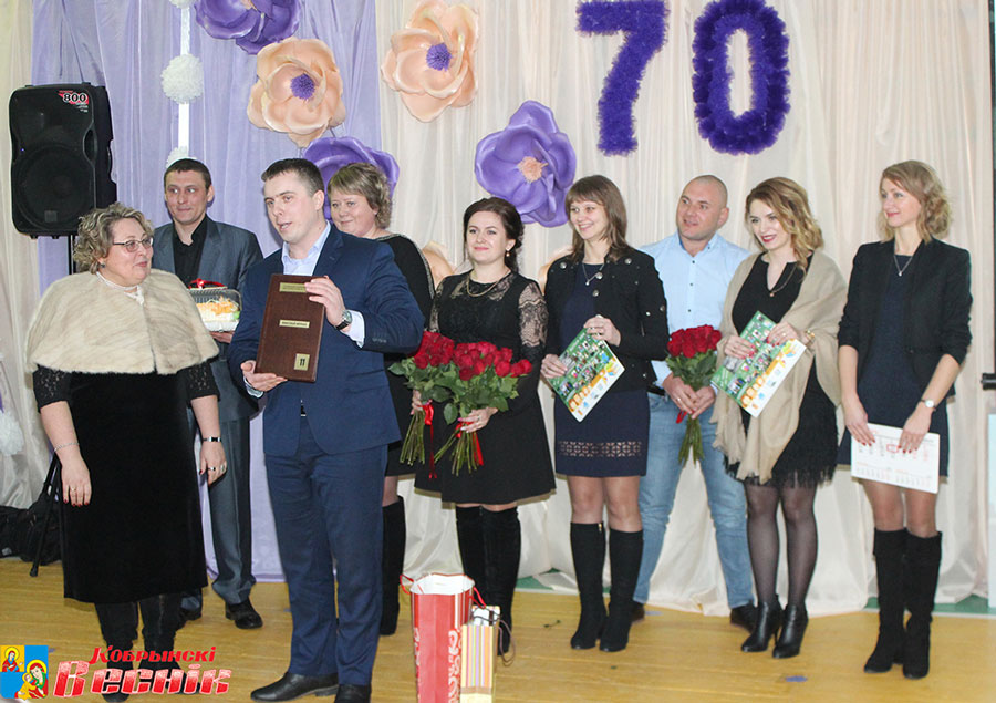 на сцэне – педагогі Кіселявецкага дзіцячага садка-сярэдняй школы