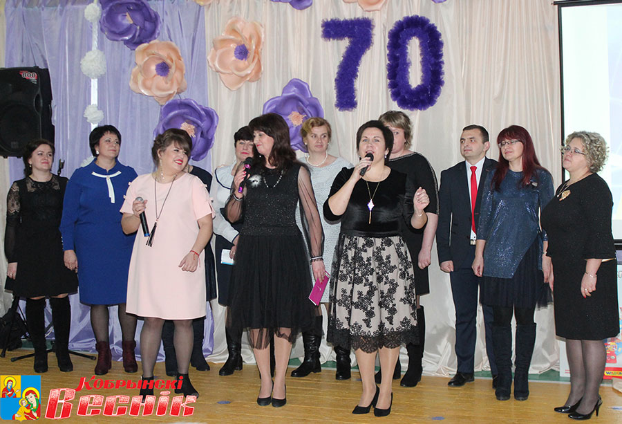 на сцэне – педагогі Кіселявецкага дзіцячага садка-сярэдняй школы