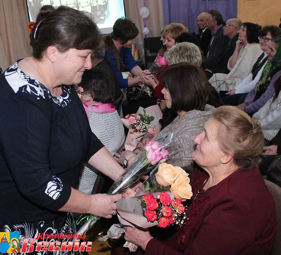 на сцэне – педагогі Кіселявецкага дзіцячага садка-сярэдняй школы