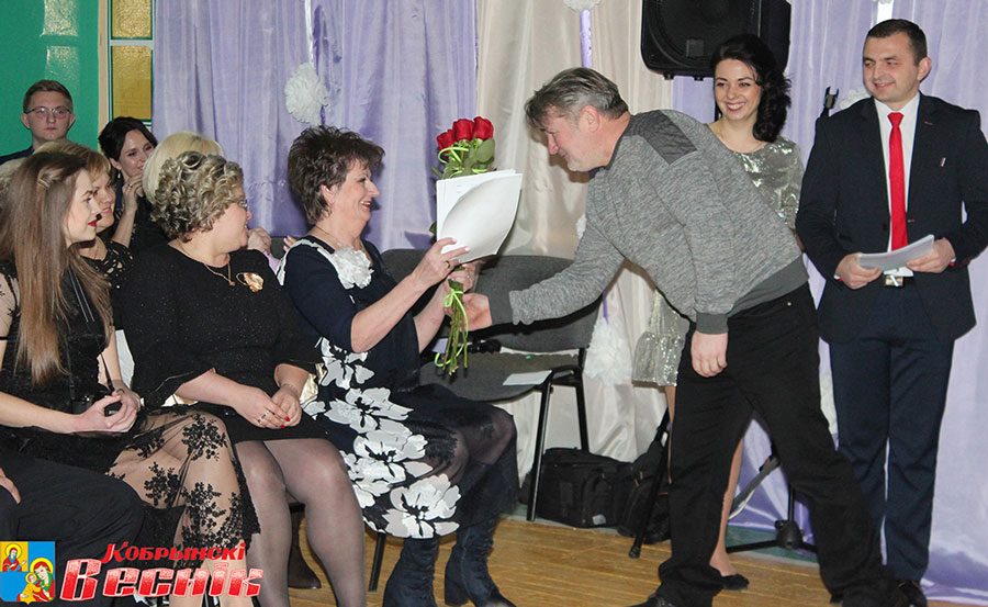 на сцэне – педагогі Кіселявецкага дзіцячага садка-сярэдняй школы