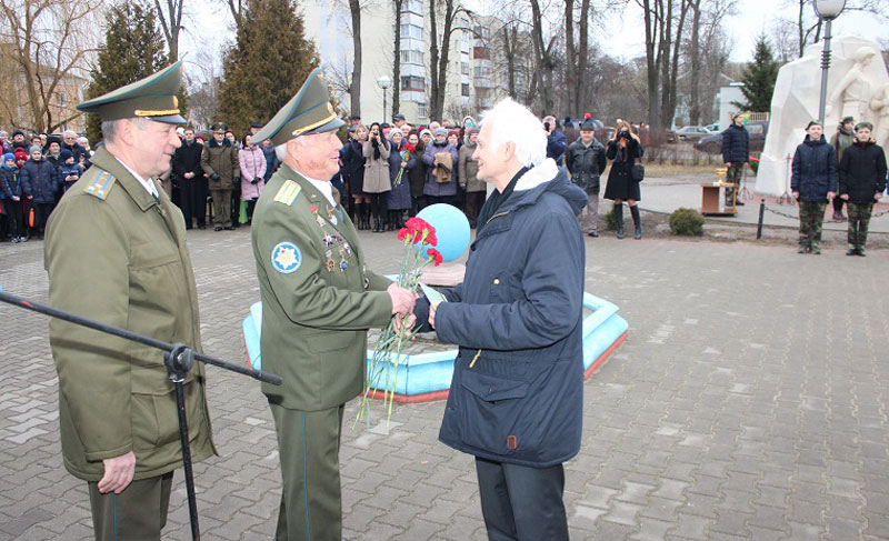 Памятник воинам интернационалистам в Кобрине