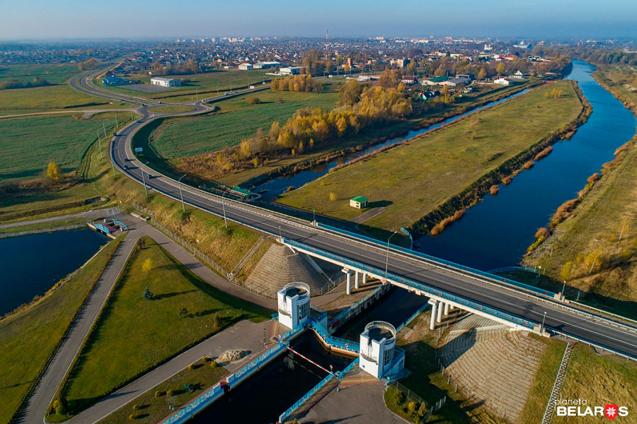 Отреставрированный шлюз на Днепро-Бугском канале на окраине Кобрина.