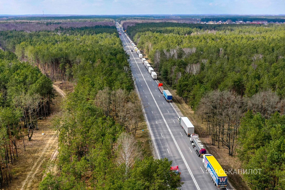 Очередь грузовиков на пункт пропуска Козловичи, Брест