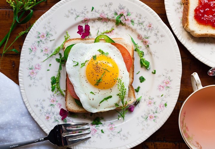 Завтрак яйцо обед