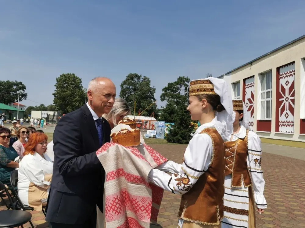 Александр Мойсеюк в Дивине на празднике