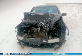 Под Кобрином водитель Mercedes-Benz врезался в фуру