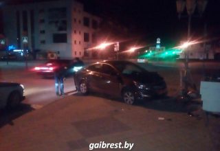 В Кобрине 21-летняя бесправница наехала на тротуаре на 15-летнюю девочку
