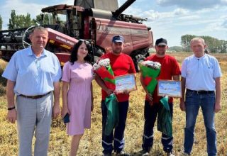 В Кобринском районе на уборке зерновых наградили первых тысячников