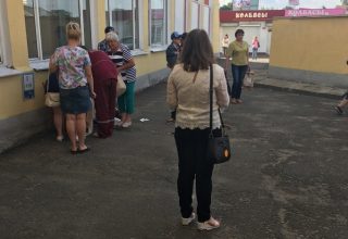 В Барановичах женщина родила ребенка у входа в автовокзал