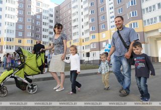 В Беларуси планируется обеспечивать многодетные семьи жильем