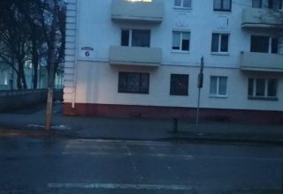 Водитель минивэна на пешеходном сбил несовершеннолетнюю девочку