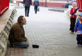 В Беларуси третий год растет число бедняков. Сколько детей и пенсионеров находятся за чертой бедности