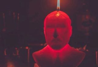 «Смотришь — и сразу хочется работать». Брестский художник сделал свечу в форме бюста президента