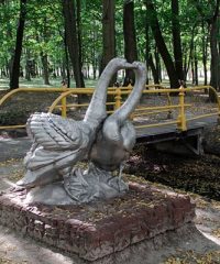 Скульптура «Лебединая верность»