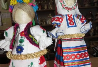В Кобринском районе делают кукол для народных обрядов