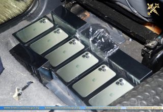 Брестчанин организовал ввоз большой партии сыра и айфонов «для себя»