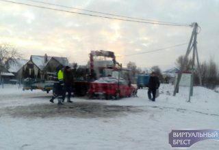 В Кобрине автомобиль заехал в речку. Водитель был нетрезв