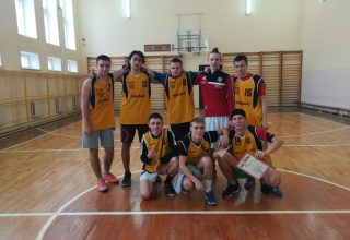 В финальных играх по баскетболу ребята из школы №7 лучшие