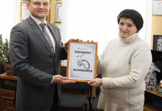 Лучшему почтальону в Кобрине – в подарок велосипед!