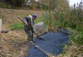 В Бресте устраняют последствия выброса нефтепродуктов в обводной канал Мухавца