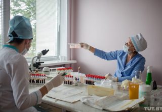 В Минздраве подробно пояснили, кому из медиков и на сколько подняли зарплаты