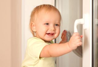 Уберечь детей от падения из окон! В Кобрине есть прецеденты