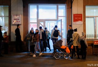 В Гомеле МТС и velcom предлагают безлимиты за рубль в месяц. В салонах — толпы