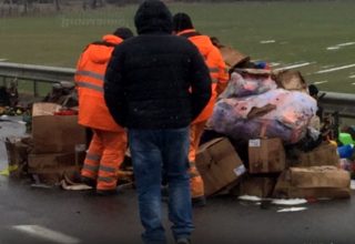 Видеофакт: В Кобрине горит фура на мосту