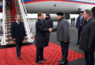 Медведев прибыл в Брест на заседание Совета министров Союзного государства