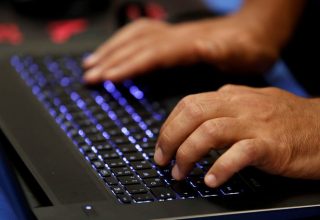 21-летнего парня будут судить за переписку с подростками на сексуальные темы и интимные фото