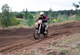 Кобринчанин в чемпионате РБ по мотокроссу занял первое место