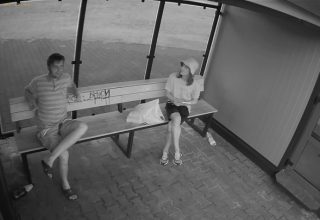 В Бресте парни разрисовали остановку, а когда узнали сумму ущерба, ночью ее отмыли