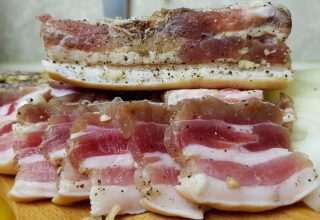 Ученые назвали полезные свойства сала