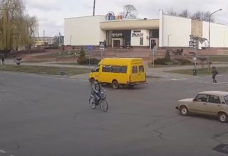 Велосипедист в Кобрине вообразил, что он на авто