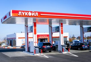 Сеть АЗС «Лукойл» снизила цены на автомобильное топливо