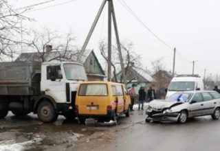 Три автомобиля столкнулись на перекрестке неравнозначных дорог в Кобрине