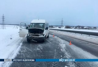 В Барановичском районе водитель из Кобрина наехал на дорожное ограждение