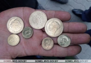 Гомельчанин попался на фокус со «старинными» монетами. Фокусников задержали в Кобрине