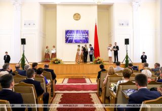 Заведующую кардиологией в Кобринской ЦРБ наградили грамотой