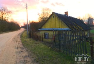 Проект: в Беларуси будут продавать пустующие дома на селе за одну базовую