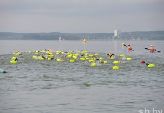 На Минском море впервые прошел массовый заплыв любителей на открытой воде