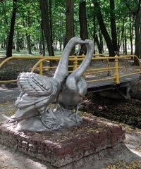 Скульптура «Лебединая верность»