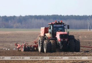 В «Покровском» Кобринского района уже засеяли поля на четверть