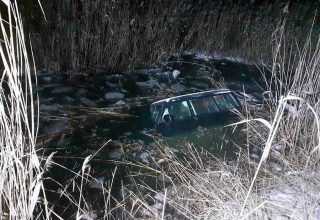 Из озера «Каташи» спасатели доставли автомобиль