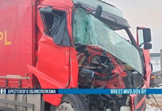 Кобринчанин на грузовике столкнулся с автобусом